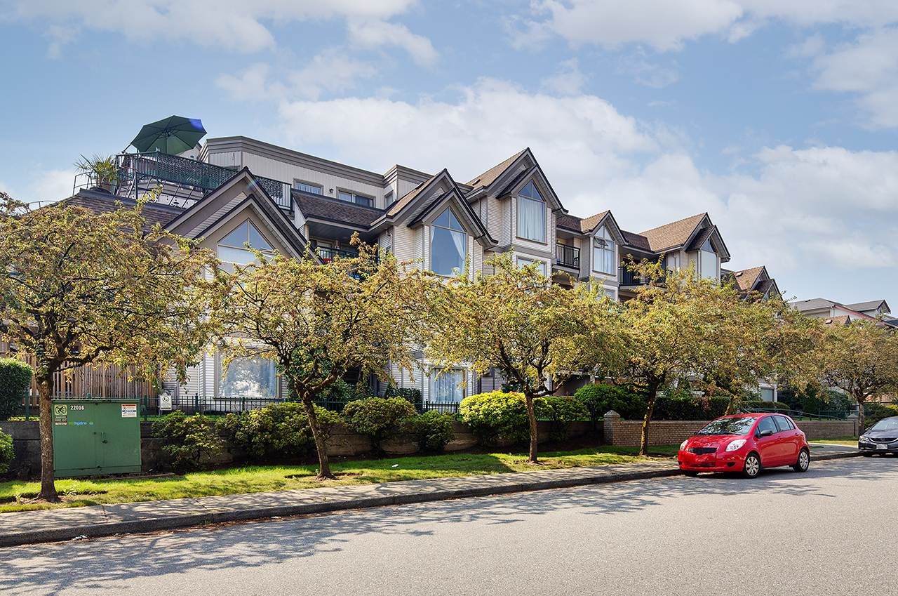 206 1650 GRANT AVE: Bright 1 Bed Condo with South-Facing Balcony in Port Coquitlam