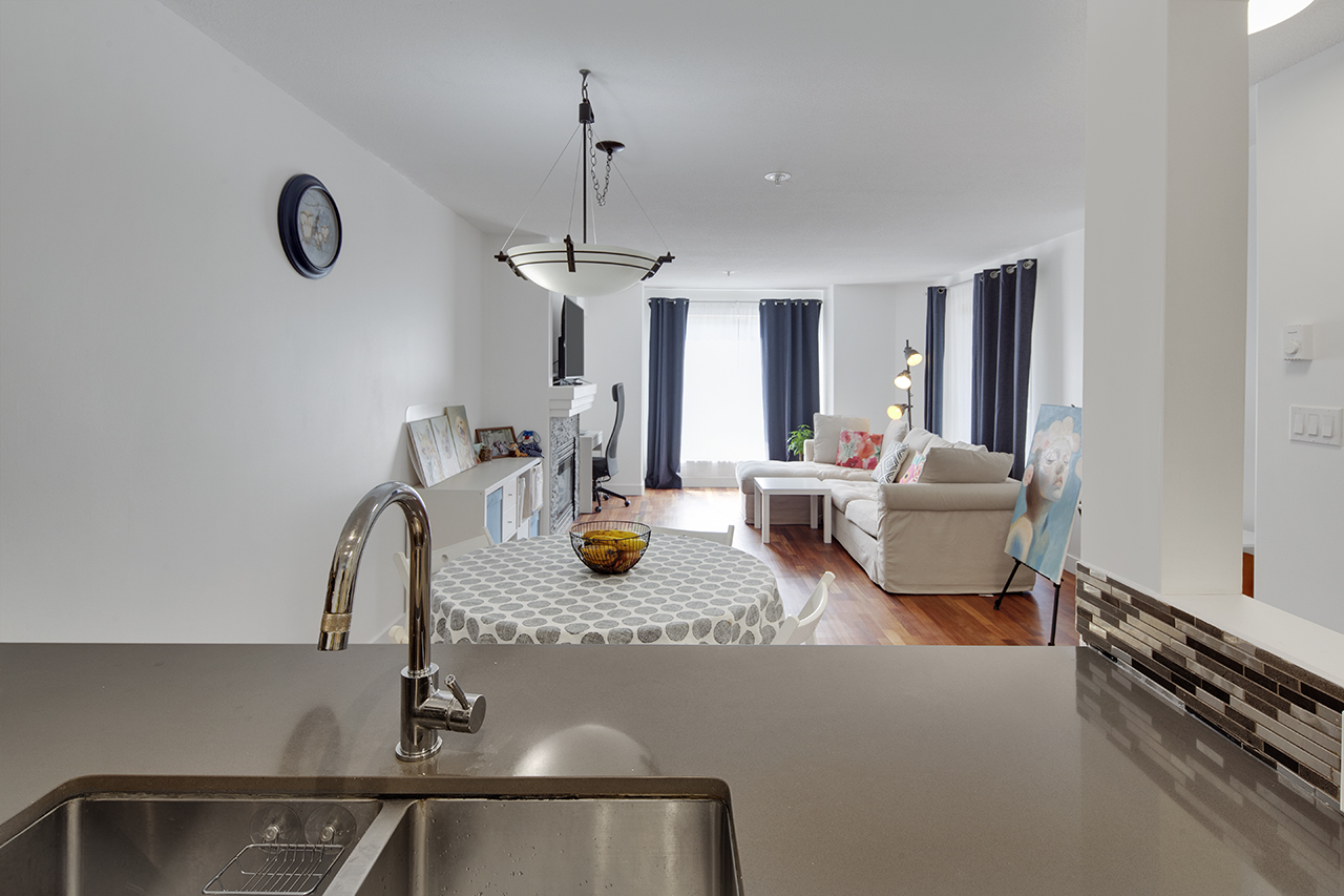 206 1650 GRANT AVE: Bright 1 Bed Condo with South-Facing Balcony in Port Coquitlam